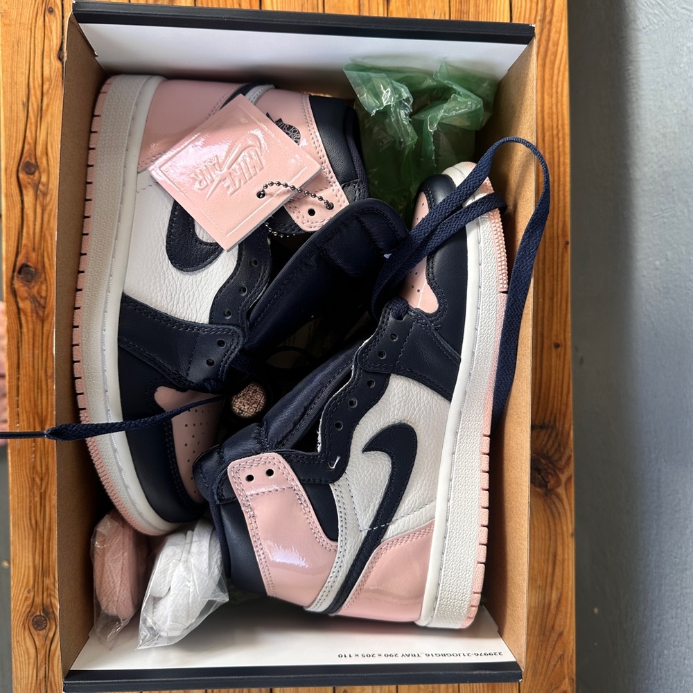 Air Jordan 1 Retro High OG Bubble Gum Atmosphere Size 5 NWT & BOX